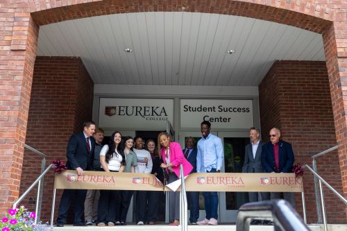 Eureka20College20Success20Center20Ribbon20Cuttint20031
